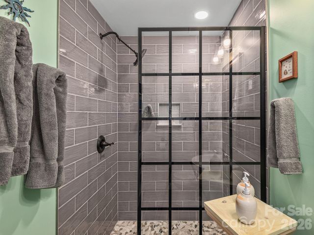 33 Pinehurst Road, Asheville, NC 28805