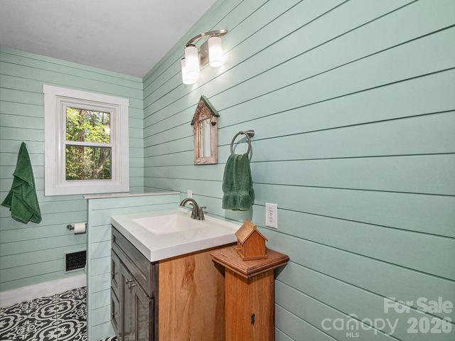 33 Pinehurst Road, Asheville, NC 28805