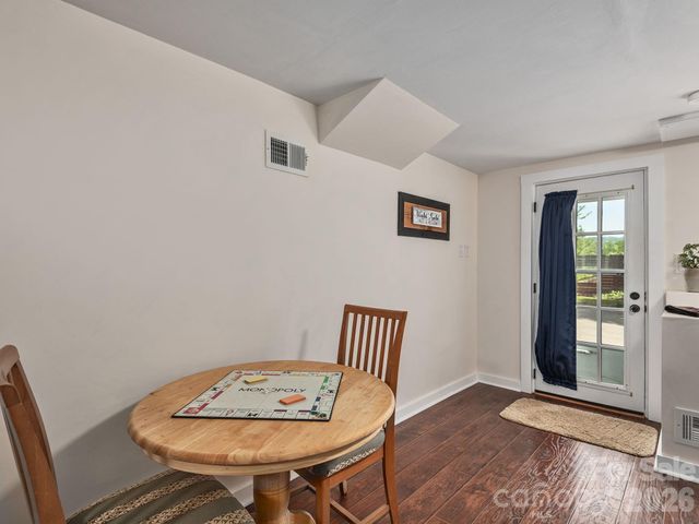 33 Pinehurst Road, Asheville, NC 28805