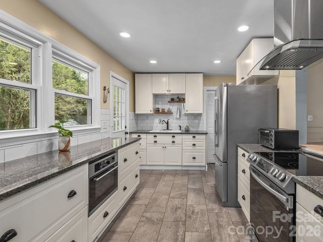 33 Pinehurst Road, Asheville, NC 28805