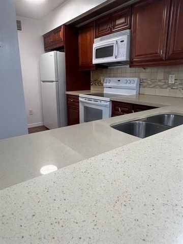 18840 NW 57th Avenue Unit 101, Hialeah, FL 33015