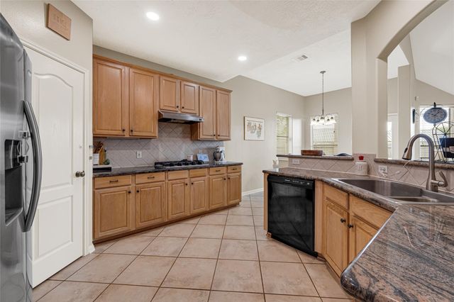 4250 Applerock Drive, Baytown, TX 77521