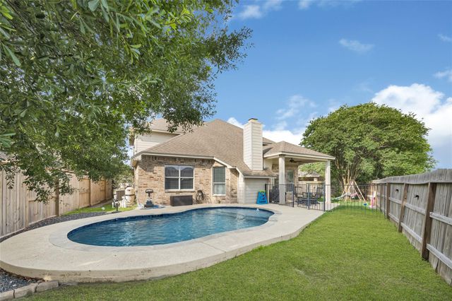4250 Applerock Drive, Baytown, TX 77521