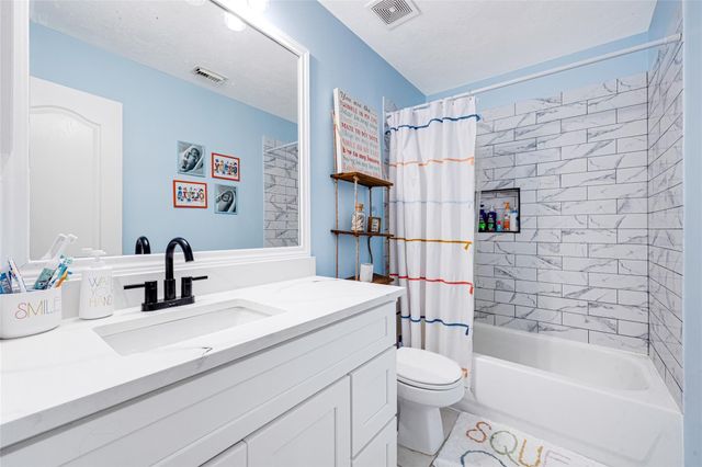 4250 Applerock Drive, Baytown, TX 77521