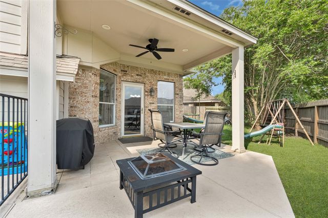 4250 Applerock Drive, Baytown, TX 77521