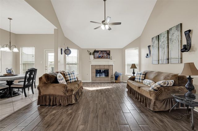 4250 Applerock Drive, Baytown, TX 77521