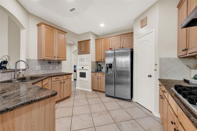 4250 Applerock Drive, Baytown, TX 77521