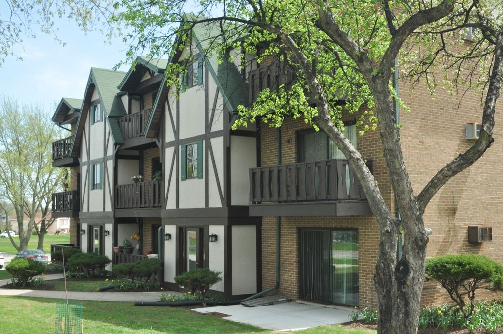 1110 Chalet Drive 104, Darien, IL 60561