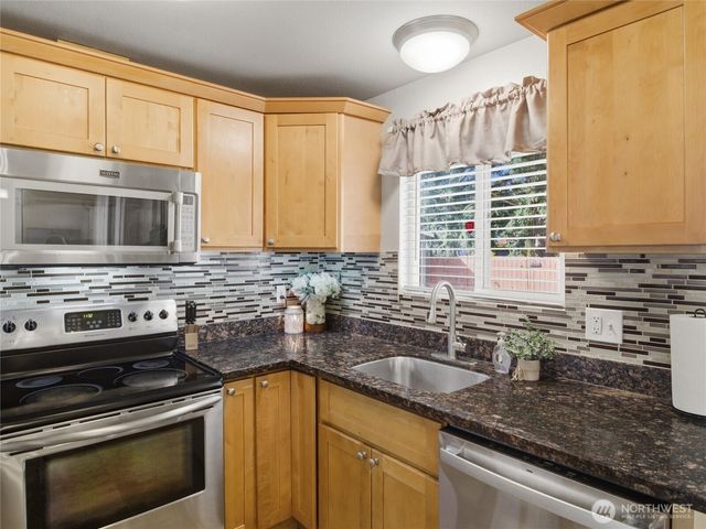 17116 6th Avenue Ct E, Spanaway, WA 98387