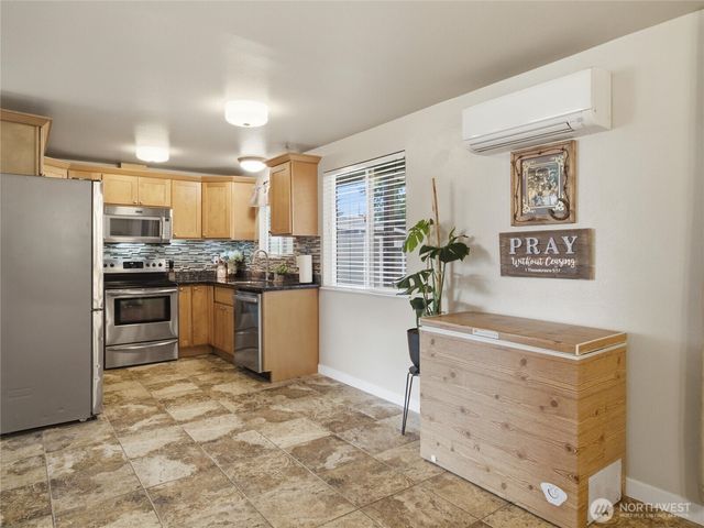 17116 6th Avenue Ct E, Spanaway, WA 98387