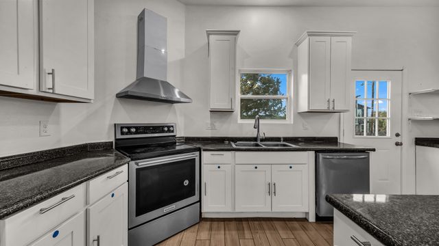 2514 Austin Court, Granbury, TX 76048