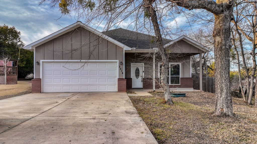2514 Austin Court, Granbury, TX 76048