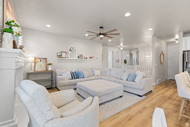1424 W FOXTAIL WAY, Lindon, UT 84042