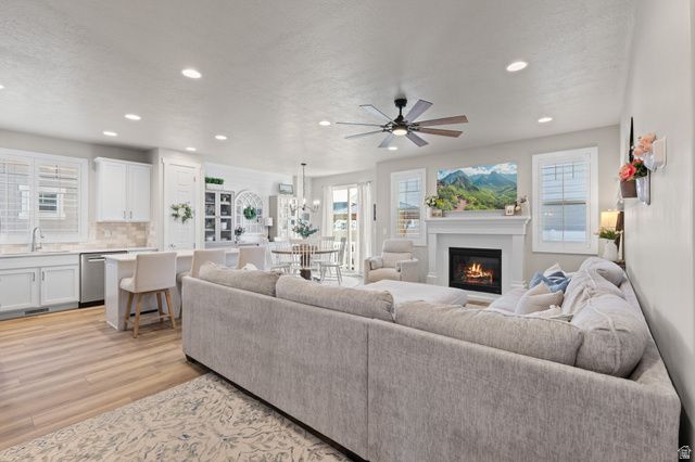 1424 W FOXTAIL WAY, Lindon, UT 84042