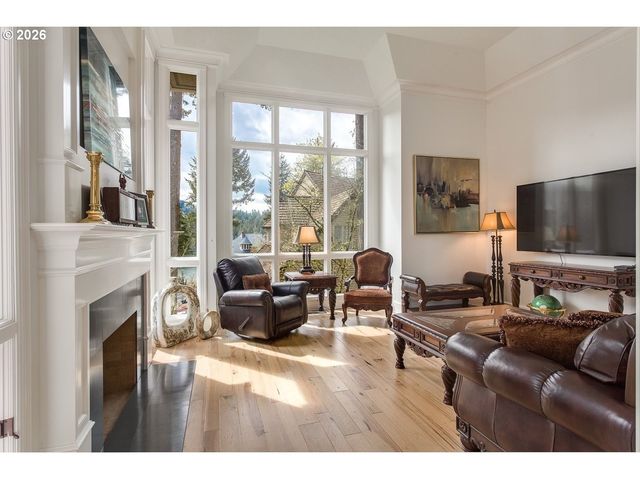 15800 OSWEGO SHORE Ct, Lake Oswego, OR 97034