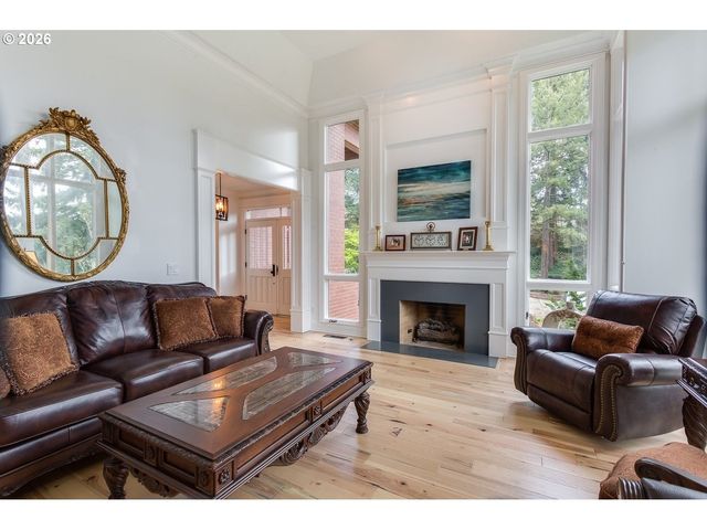 15800 OSWEGO SHORE Ct, Lake Oswego, OR 97034
