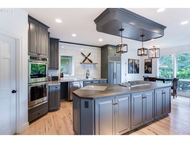 15800 OSWEGO SHORE Ct, Lake Oswego, OR 97034