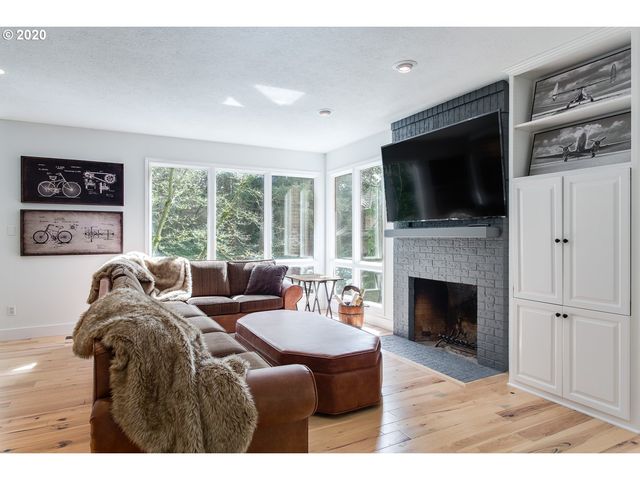 15800 OSWEGO SHORE Ct, Lake Oswego, OR 97034