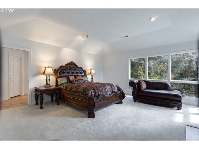 15800 OSWEGO SHORE Ct, Lake Oswego, OR 97034