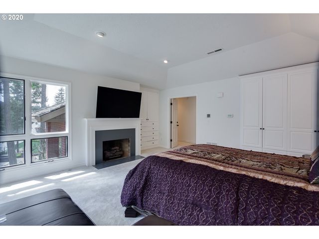 15800 OSWEGO SHORE Ct, Lake Oswego, OR 97034