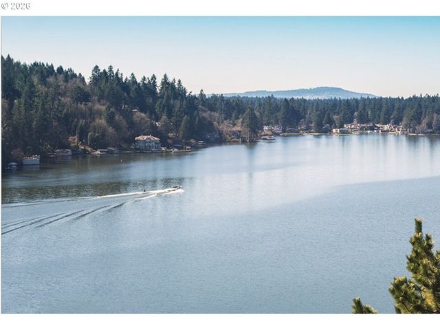 15800 OSWEGO SHORE Ct, Lake Oswego, OR 97034