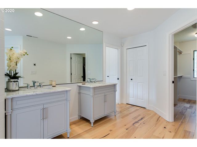 15800 OSWEGO SHORE Ct, Lake Oswego, OR 97034