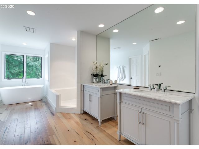 15800 OSWEGO SHORE Ct, Lake Oswego, OR 97034