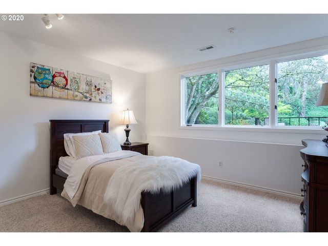 15800 OSWEGO SHORE Ct, Lake Oswego, OR 97034