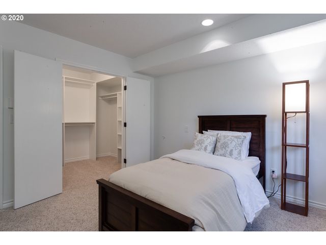 15800 OSWEGO SHORE Ct, Lake Oswego, OR 97034