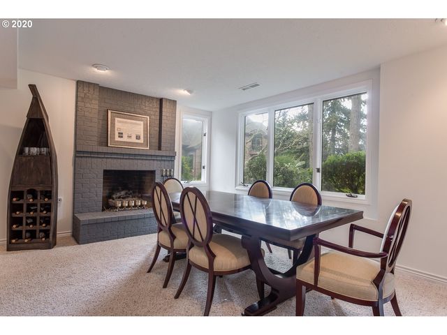 15800 OSWEGO SHORE Ct, Lake Oswego, OR 97034