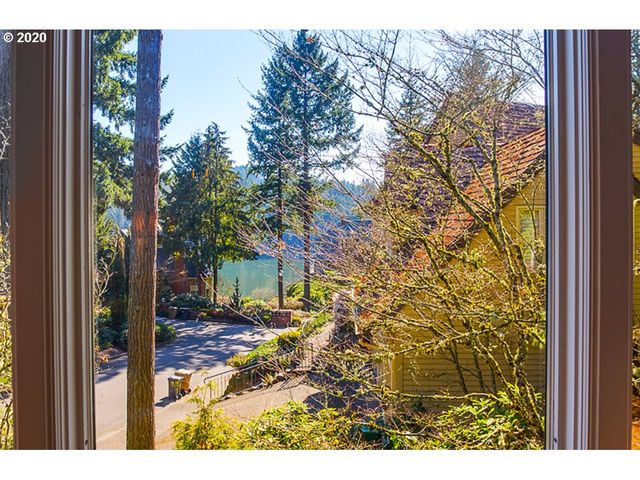 15800 OSWEGO SHORE Ct, Lake Oswego, OR 97034