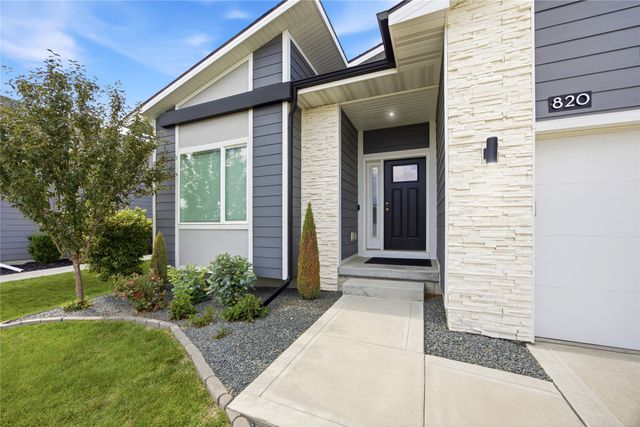 820 SE Booth Avenue, Waukee, IA 50263