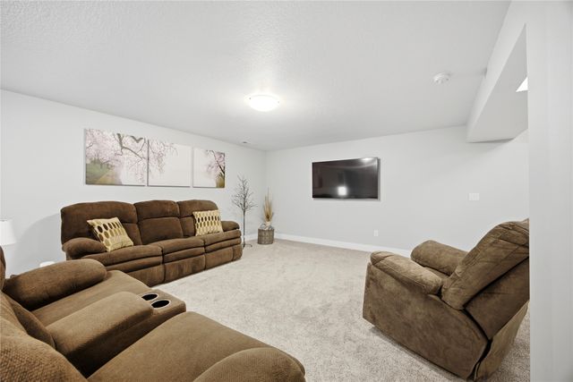 820 SE Booth Avenue, Waukee, IA 50263