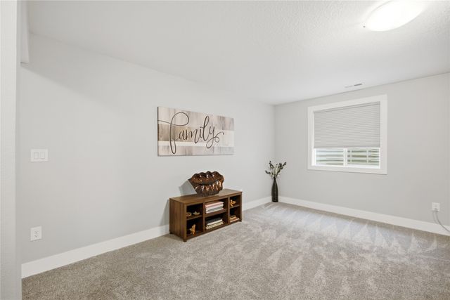 820 SE Booth Avenue, Waukee, IA 50263