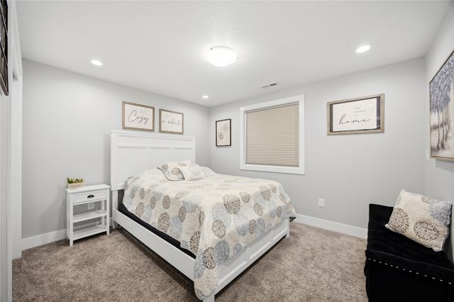 820 SE Booth Avenue, Waukee, IA 50263