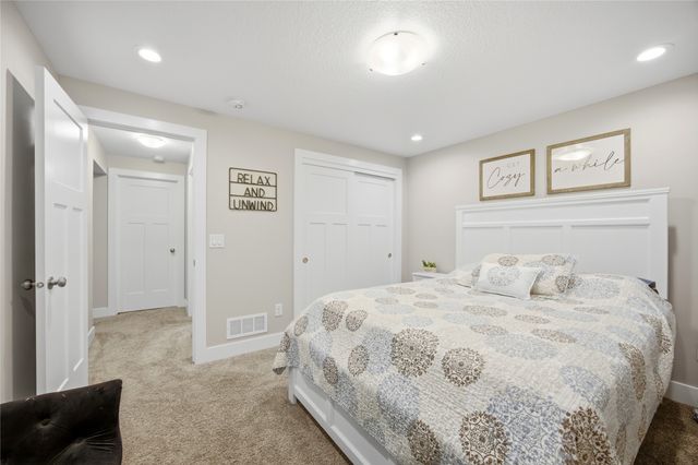 820 SE Booth Avenue, Waukee, IA 50263
