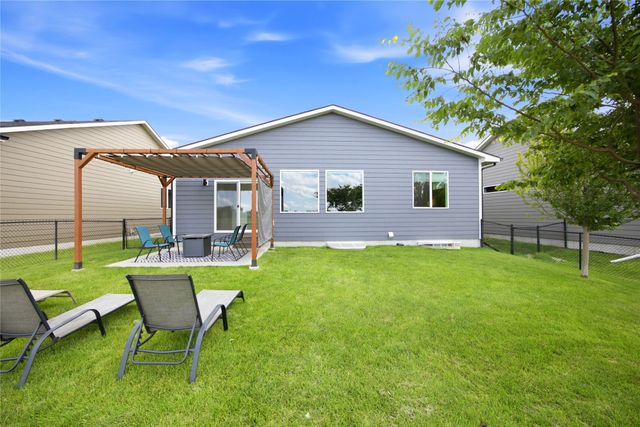 820 SE Booth Avenue, Waukee, IA 50263