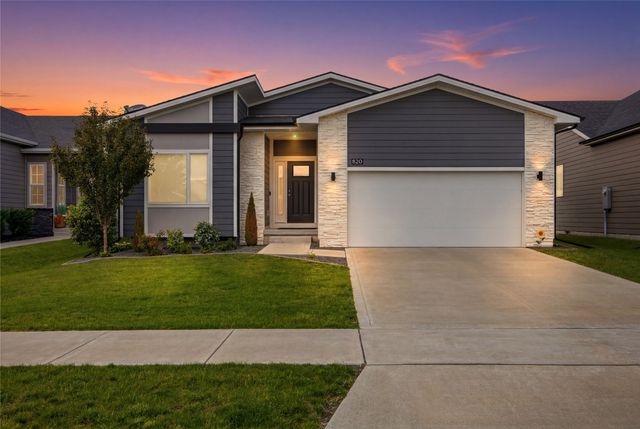 820 SE Booth Avenue, Waukee, IA 50263
