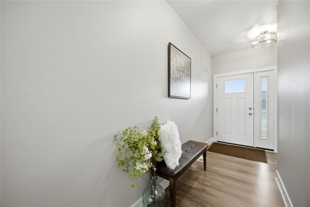 820 SE Booth Avenue, Waukee, IA 50263