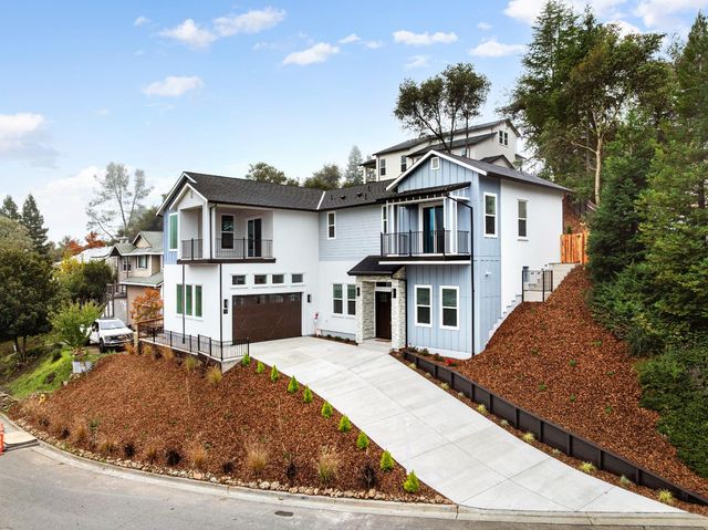 227 Swenson Ct, Auburn, CA 95603