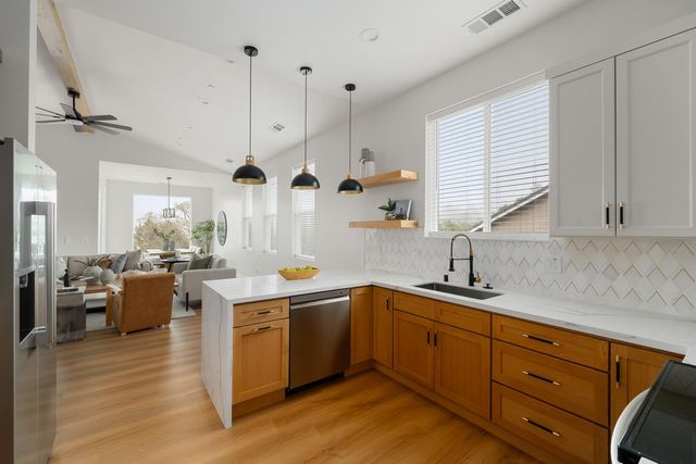 227 Swenson Ct, Auburn, CA 95603