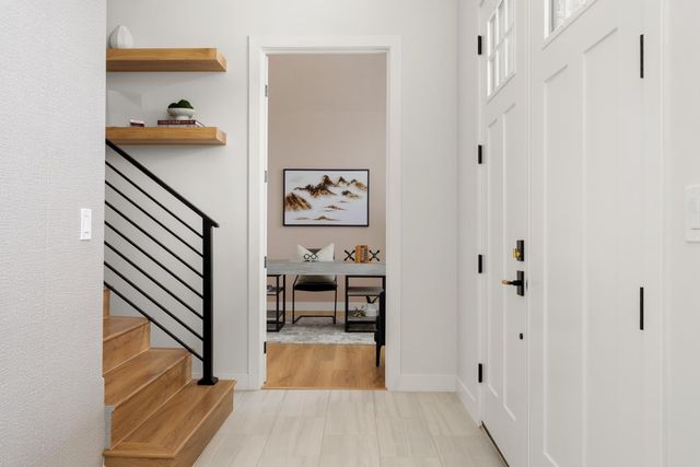 227 Swenson Ct, Auburn, CA 95603