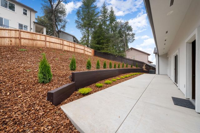 227 Swenson Ct, Auburn, CA 95603