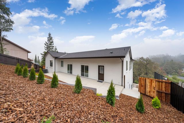 227 Swenson Ct, Auburn, CA 95603