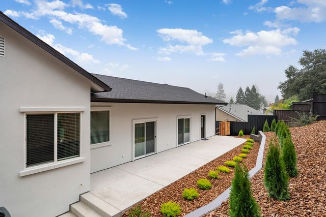 227 Swenson Ct, Auburn, CA 95603