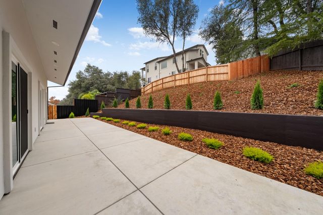 227 Swenson Ct, Auburn, CA 95603