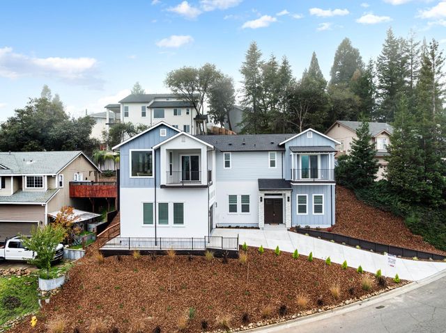 227 Swenson Ct, Auburn, CA 95603