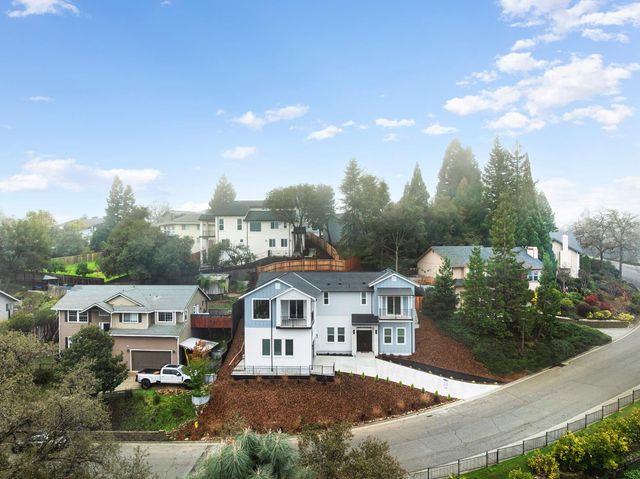 227 Swenson Ct, Auburn, CA 95603