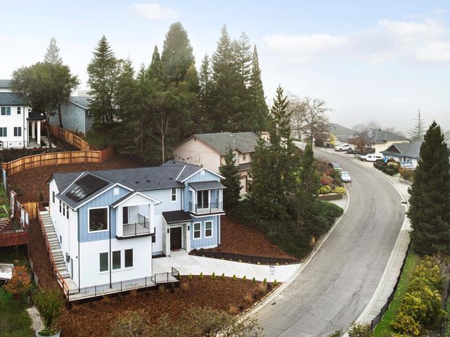 227 Swenson Ct, Auburn, CA 95603