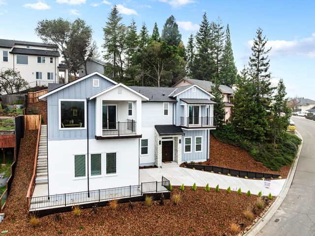 227 Swenson Ct, Auburn, CA 95603